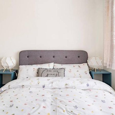 Luton Airport House In Quiet And A Very Pleasant Area, Near London Luton Airport Luton (Bedfordshire) Exteriör bild