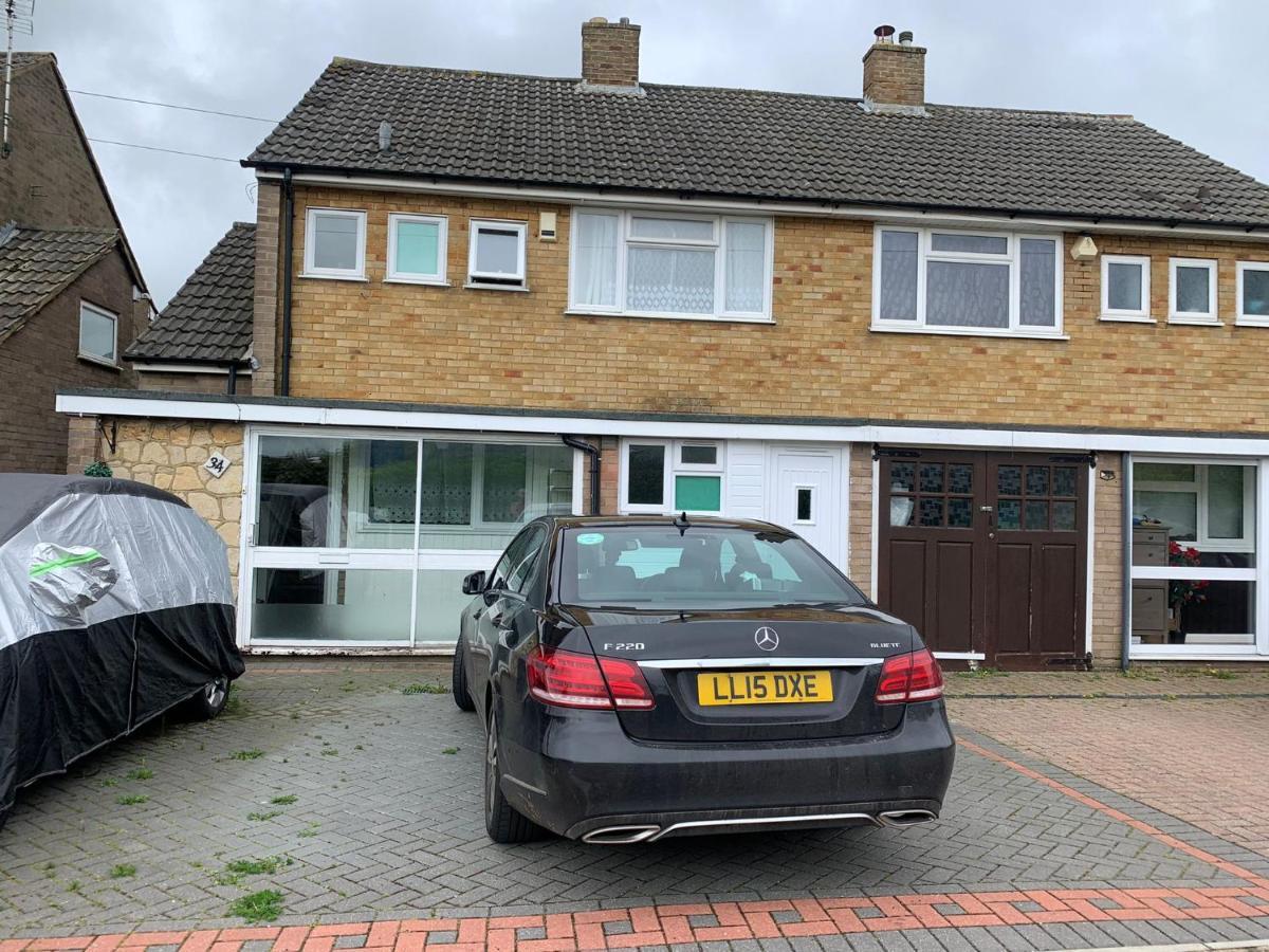 Beaconsfield 4 Bedroom House In Quiet And A Very Pleasant Area, Near London Luton Airport With Free Parking, Fast Wifi, Smart Tv Exteriör bild