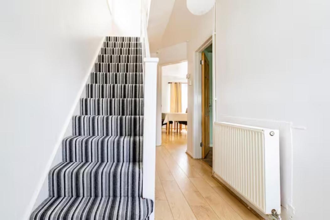 Luton Airport House In Quiet And A Very Pleasant Area, Near London Luton Airport Exteriör bild