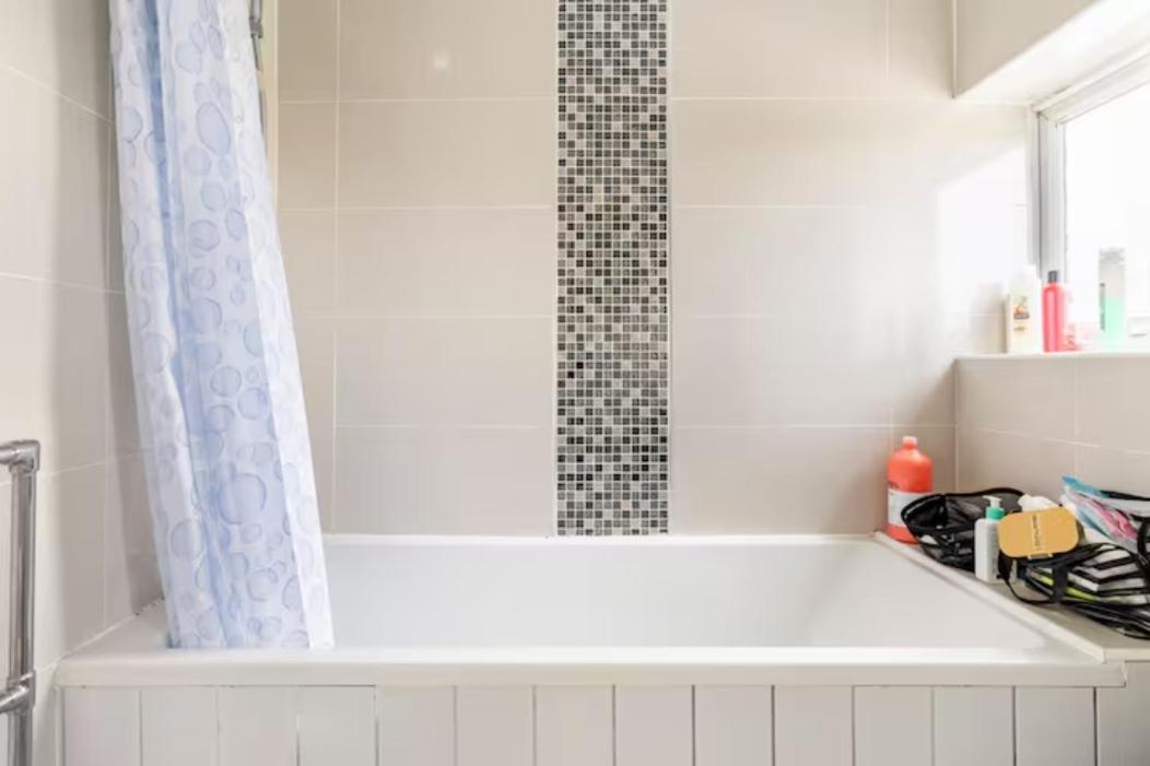 Luton Airport House In Quiet And A Very Pleasant Area, Near London Luton Airport Exteriör bild