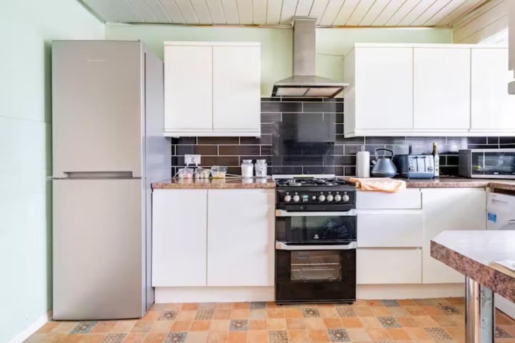 Luton Airport House In Quiet And A Very Pleasant Area, Near London Luton Airport Exteriör bild