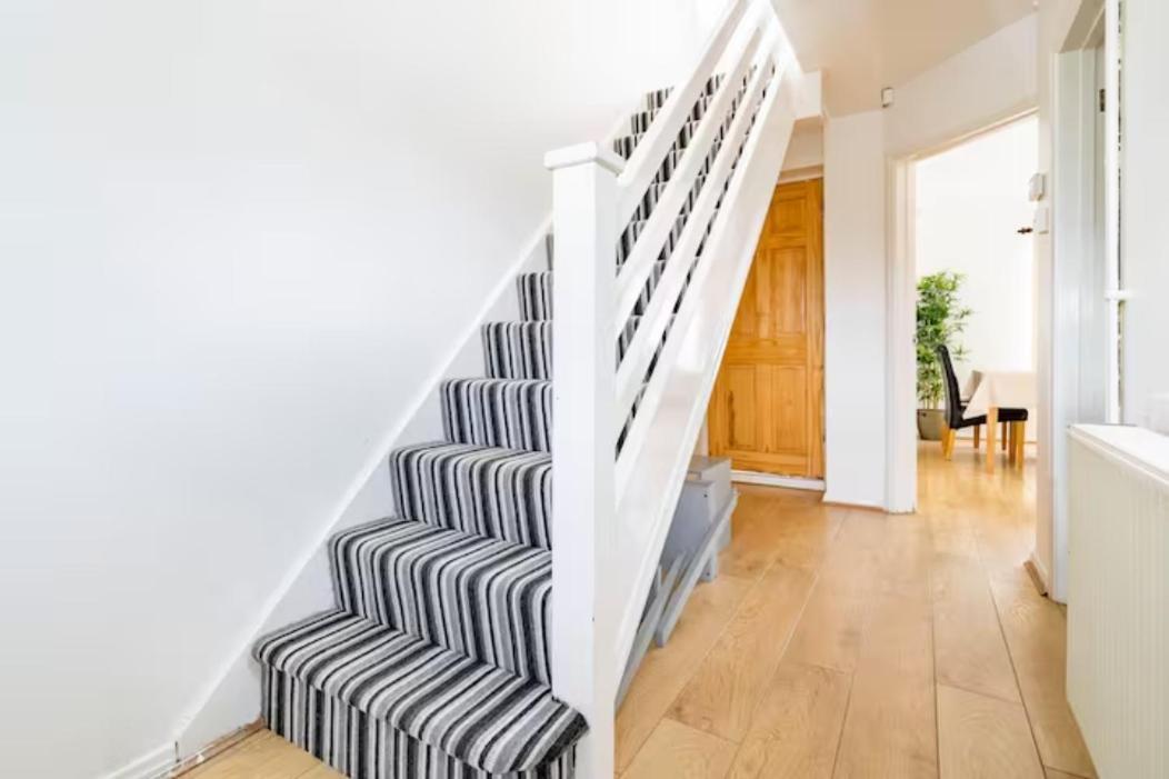 Luton Airport House In Quiet And A Very Pleasant Area, Near London Luton Airport Luton (Bedfordshire) Exteriör bild