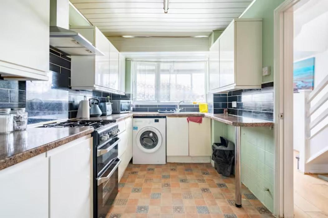 Luton Airport House In Quiet And A Very Pleasant Area, Near London Luton Airport Luton (Bedfordshire) Exteriör bild