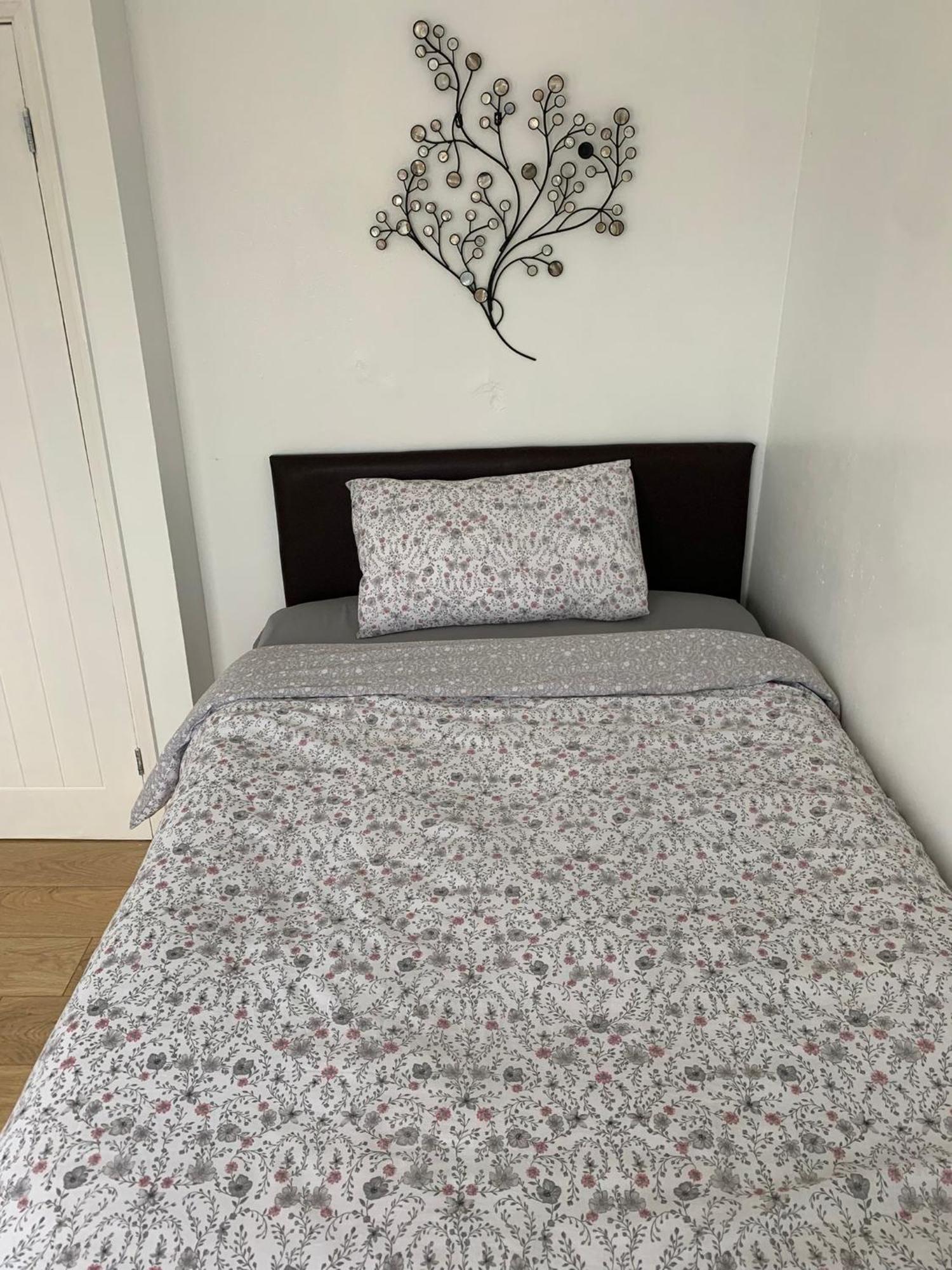 Luton Airport House In Quiet And A Very Pleasant Area, Near London Luton Airport Luton (Bedfordshire) Exteriör bild