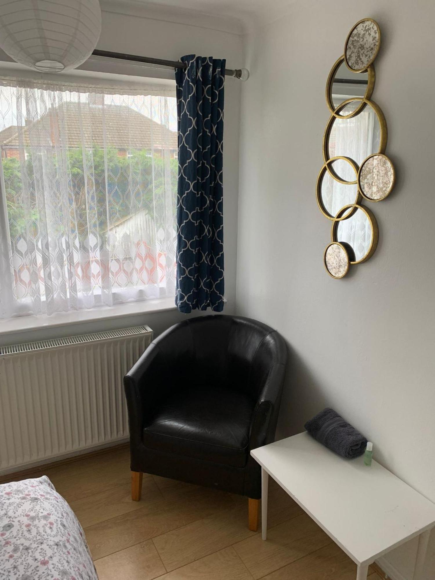 Luton Airport House In Quiet And A Very Pleasant Area, Near London Luton Airport Rum bild