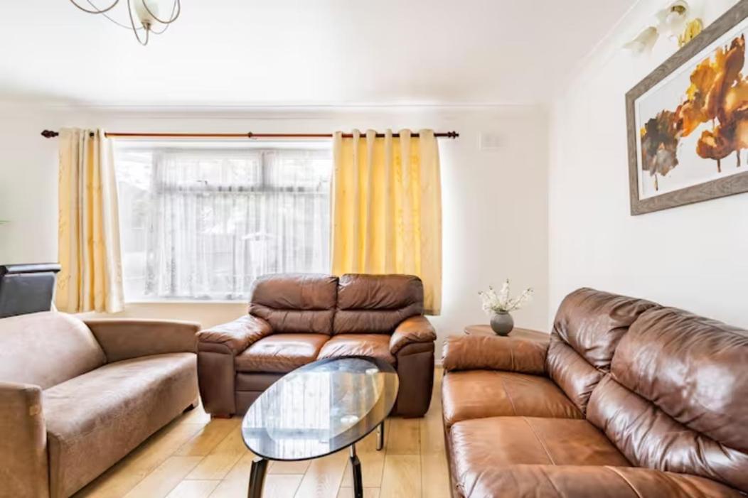 Luton Airport House In Quiet And A Very Pleasant Area, Near London Luton Airport Exteriör bild