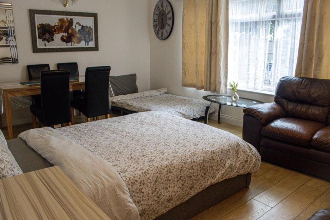 Luton Airport House In Quiet And A Very Pleasant Area, Near London Luton Airport Rum bild