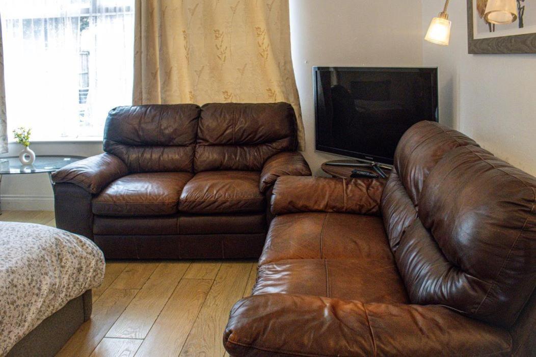 Luton Airport House In Quiet And A Very Pleasant Area, Near London Luton Airport Luton (Bedfordshire) Exteriör bild
