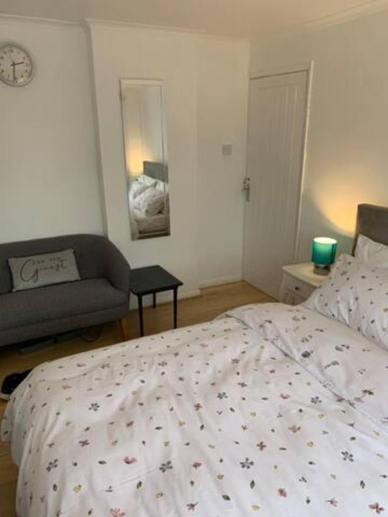 Luton Airport House In Quiet And A Very Pleasant Area, Near London Luton Airport Luton (Bedfordshire) Exteriör bild