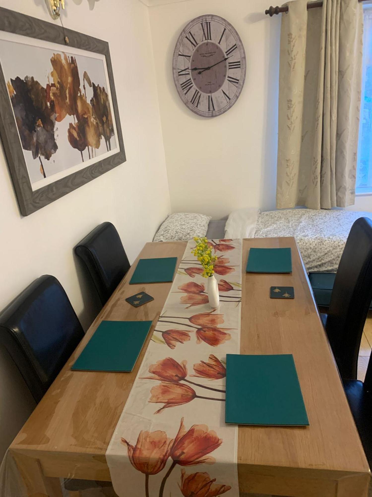 Luton Airport House In Quiet And A Very Pleasant Area, Near London Luton Airport Luton (Bedfordshire) Exteriör bild